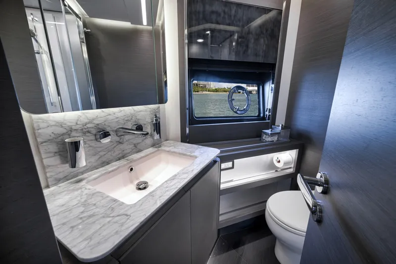 Slide: The Image of Azimut S8 2020 - 105