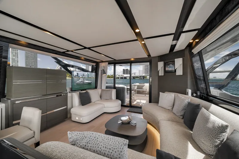 Slide: The Image of Azimut S8 2020 - 92