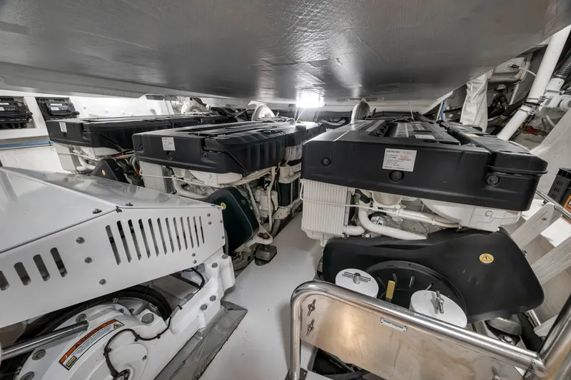 Slide: The Image of Azimut S8 2020 - 39