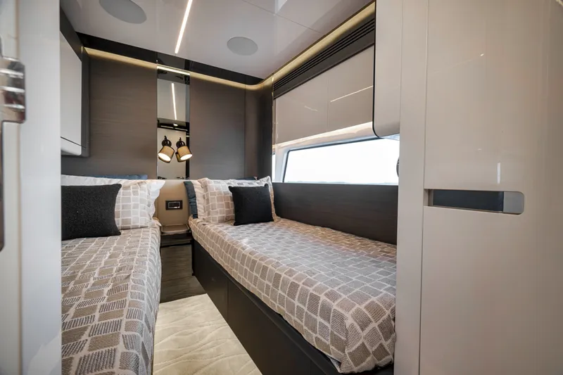 Slide: The Image of Azimut S8 2020 - 41