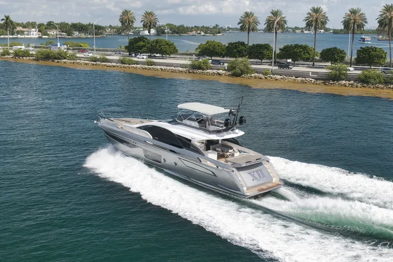 Slide: The Image of Azimut S8 2020 - 21