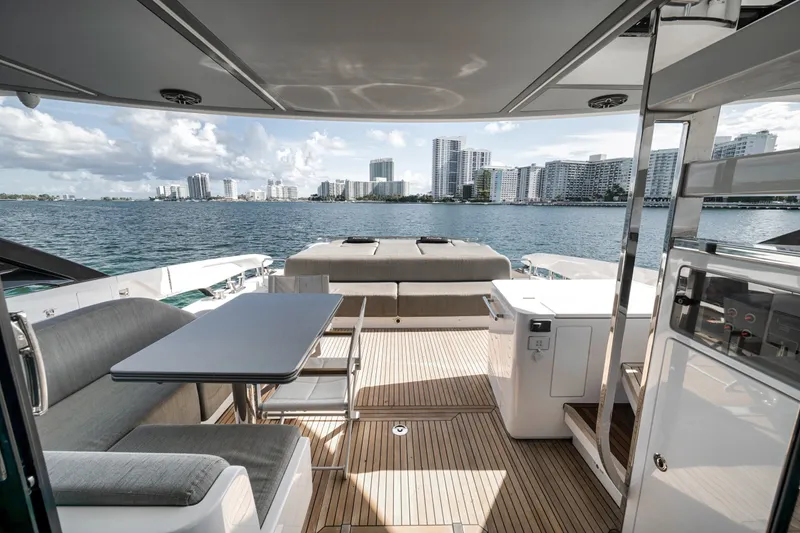 Slide: The Image of Azimut S8 2020 - 60