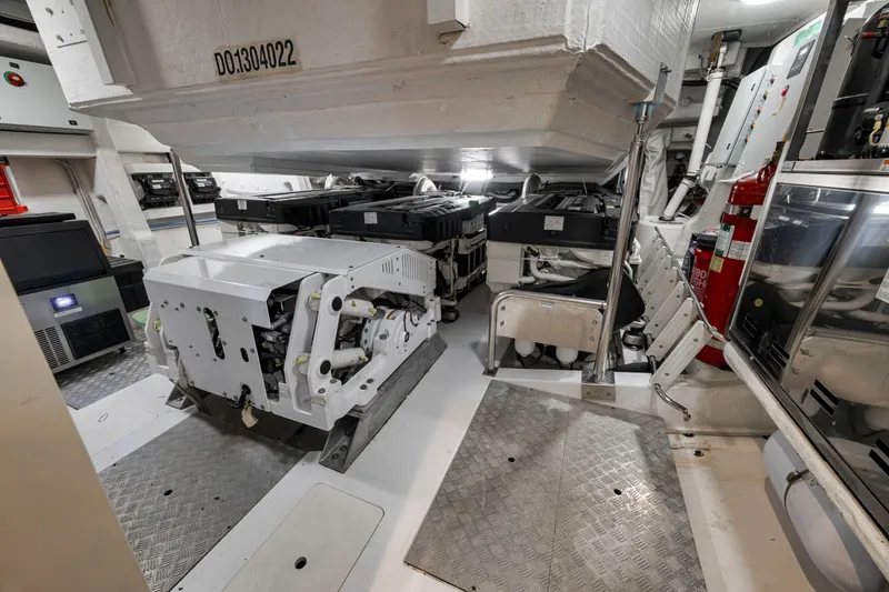 Slide: The Image of Azimut S8 2020 - 35