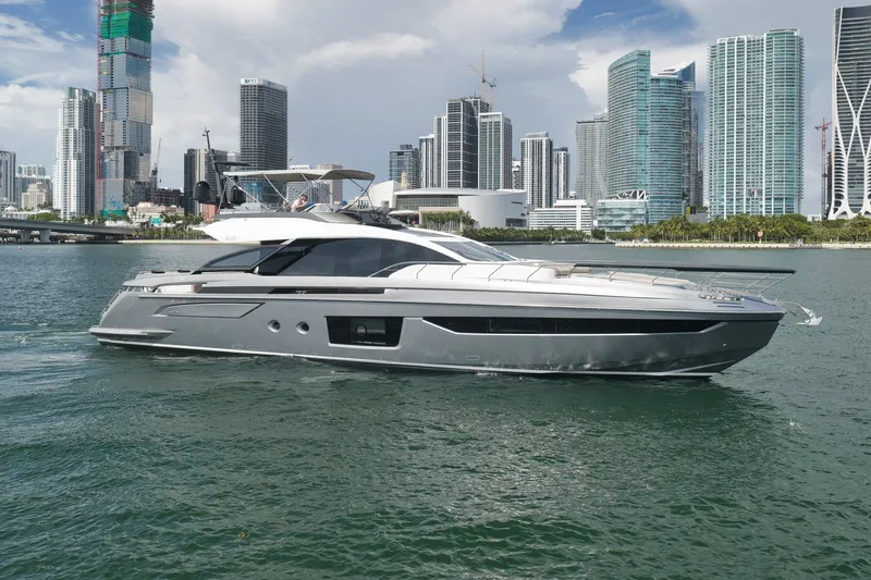 Slide: The Image of Azimut S8 2020 - 32