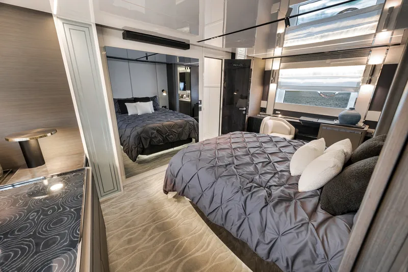 Slide: The Image of Azimut S8 2020 - 50