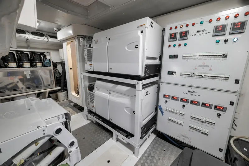 Slide: The Image of Azimut S8 2020 - 38