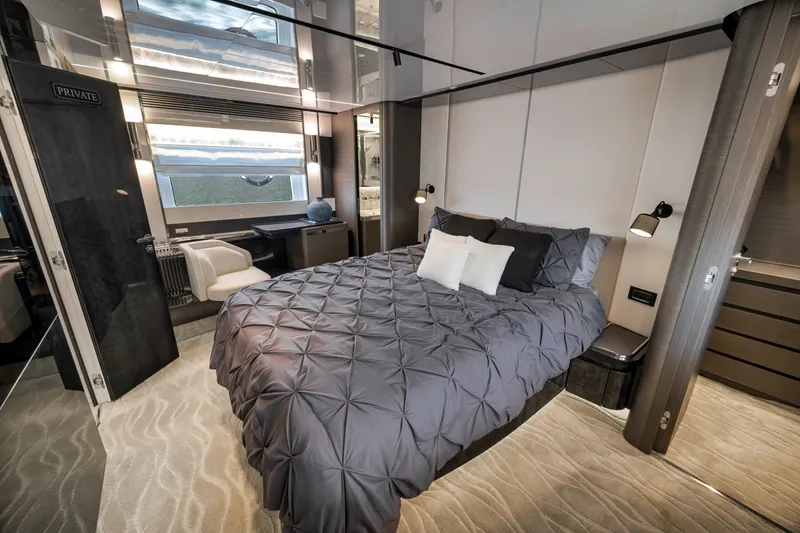 Slide: The Image of Azimut S8 2020 - 51