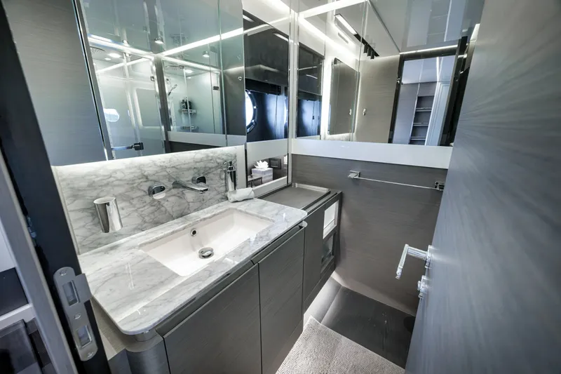 Slide: The Image of Azimut S8 2020 - 55