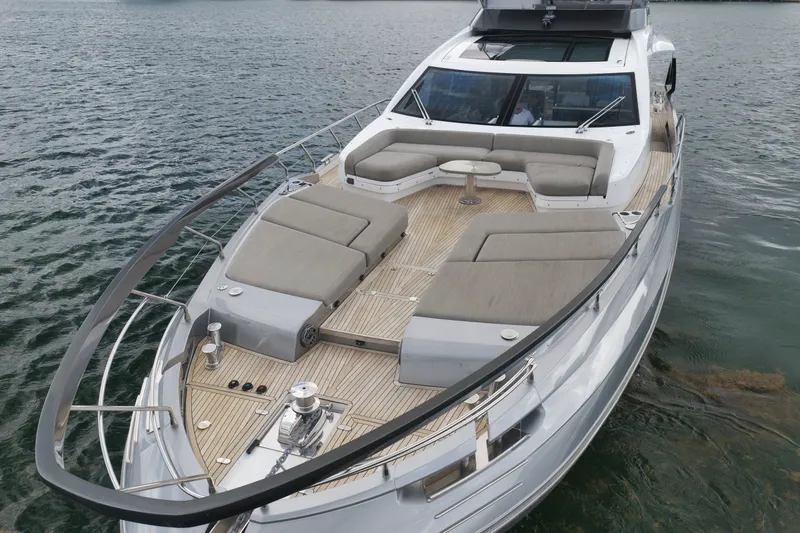 Slide: The Image of Azimut S8 2020 - 16