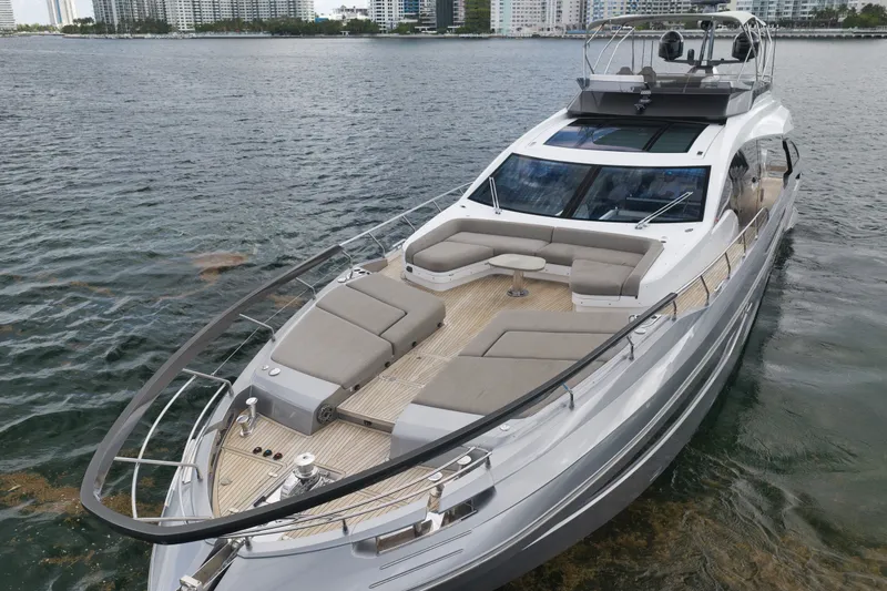 Slide: The Image of Azimut S8 2020 - 13