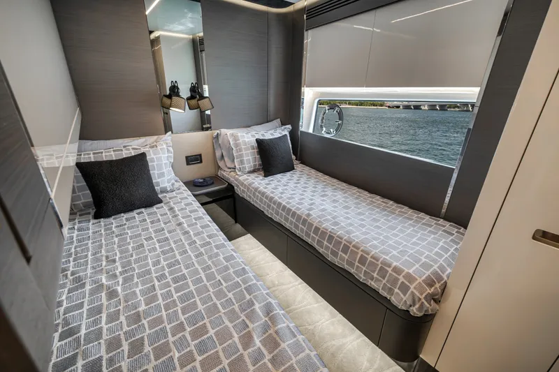 Slide: The Image of Azimut S8 2020 - 95
