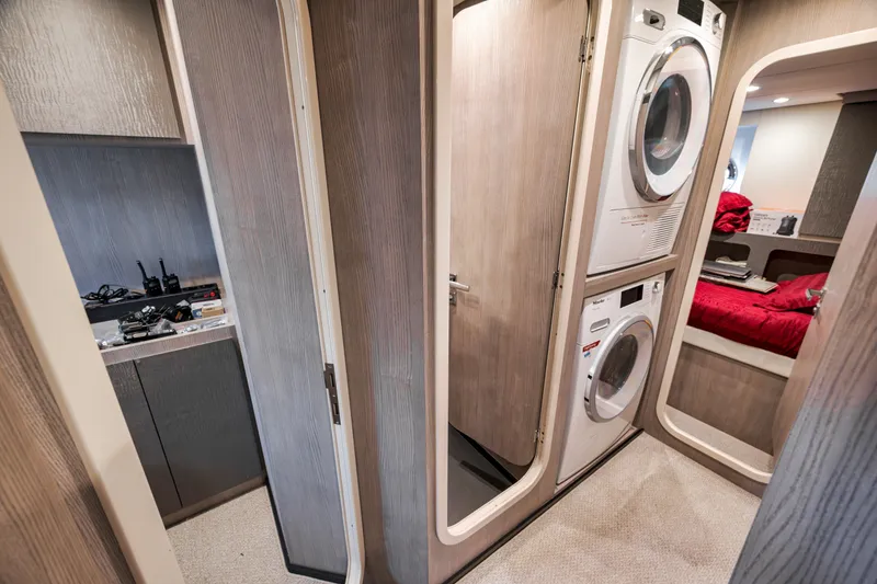 Slide: The Image of Azimut S8 2020 - 40