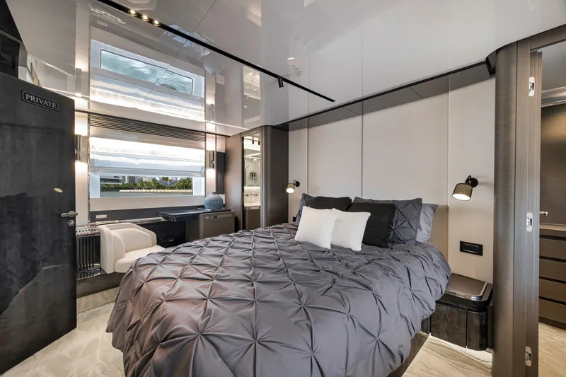 Slide: The Image of Azimut S8 2020 - 52