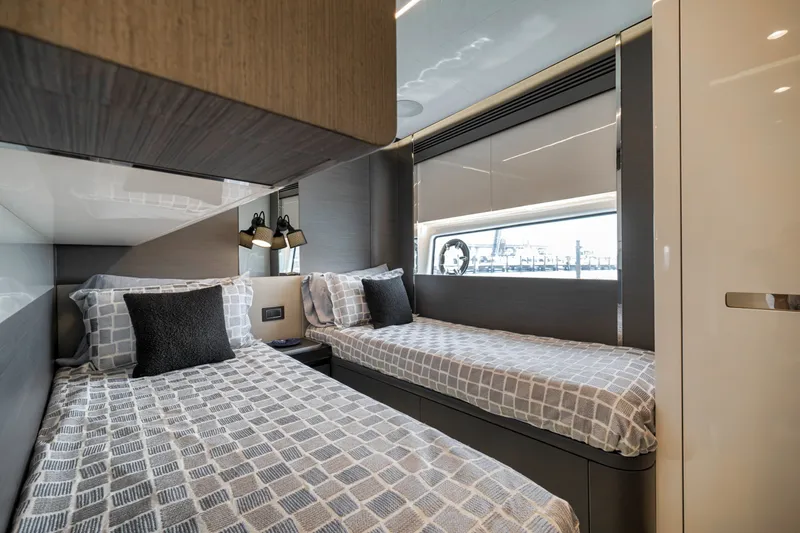Slide: The Image of Azimut S8 2020 - 94