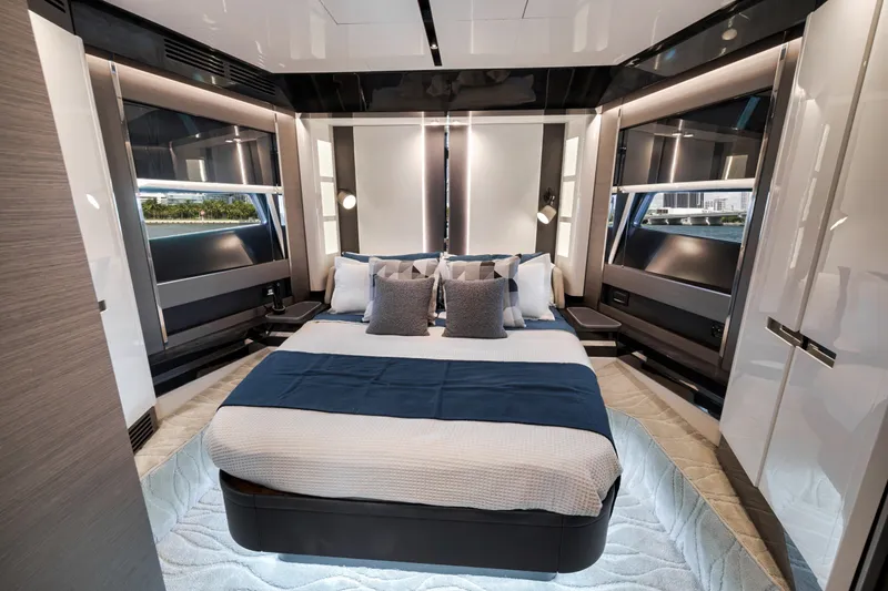 Slide: The Image of Azimut S8 2020 - 100