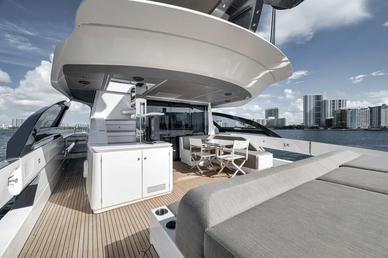 Slide: The Image of Azimut S8 2020 - 70