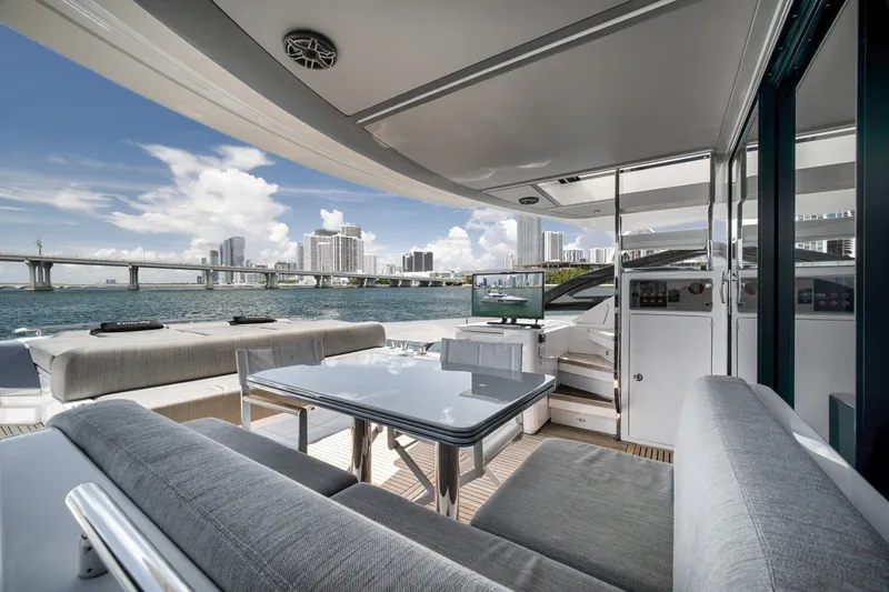 Slide: The Image of Azimut S8 2020 - 65