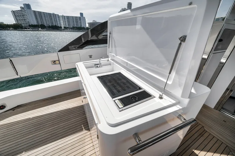 Slide: The Image of Azimut S8 2020 - 64