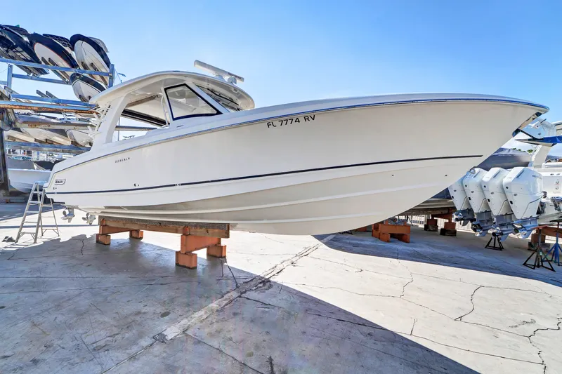 The Image of Boston Whaler 350 Realm 2019 - 0