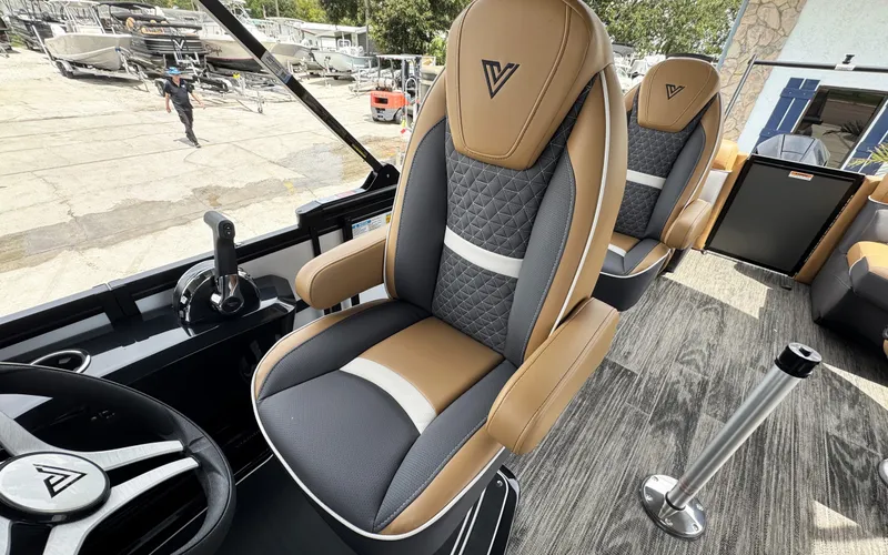 Slide: The Image of Viaggio Lago Z22Q 2025 - 13
