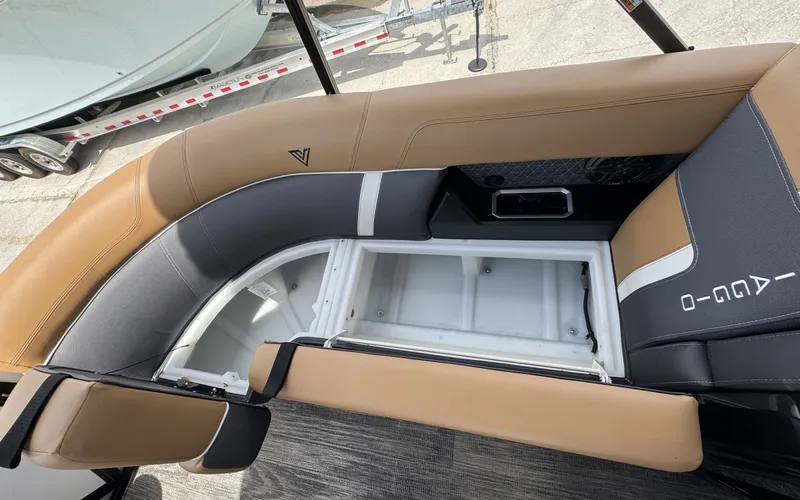 Slide: The Image of Viaggio Lago Z22Q 2025 - 9