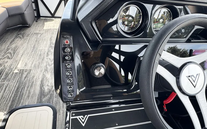 Slide: The Image of Viaggio Lago Z22Q 2025 - 15
