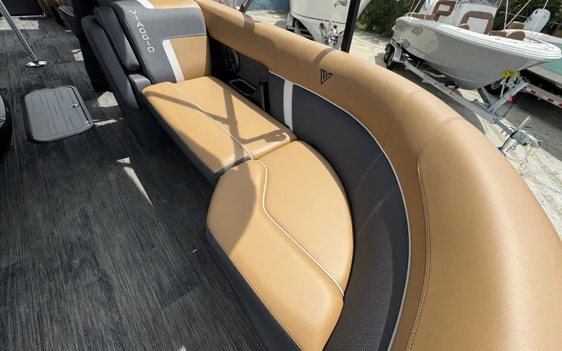 Slide: The Image of Viaggio Lago Z22Q 2025 - 6