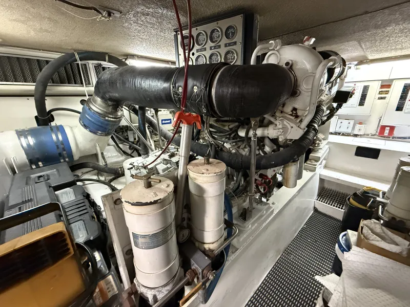 Slide: The Image of Hatteras 55 Convertible 2000 - 15