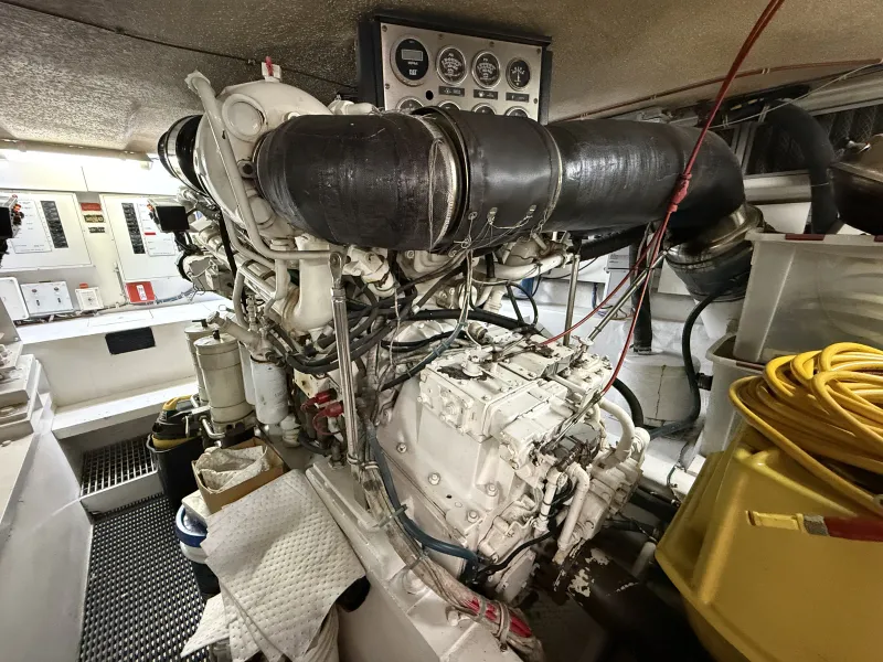 Slide: The Image of Hatteras 55 Convertible 2000 - 16