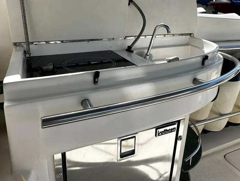 Slide: The Image of Intermarine Avanti 2012 - 6