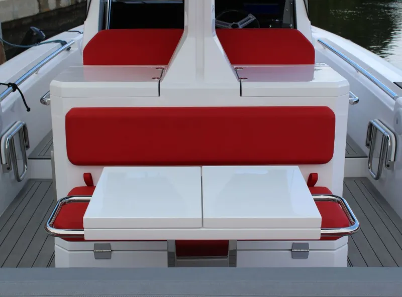Slide: The Image of Pirelli Speedboats Pirelli 35 2025 - 26