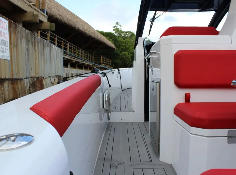 Slide: The Image of Pirelli Speedboats Pirelli 35 2025 - 25