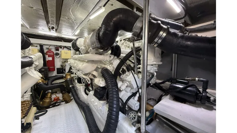 Slide: The Image of Sea Ray Sedan Bridge 2005 - 13