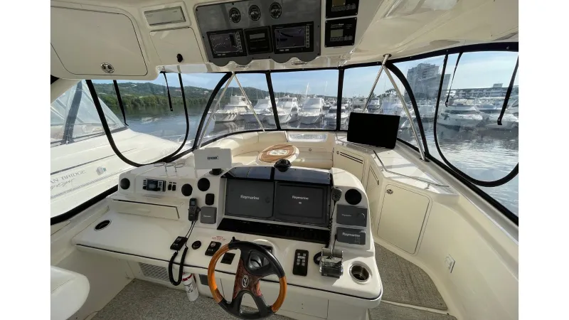 Slide: The Image of Sea Ray Sedan Bridge 2005 - 15