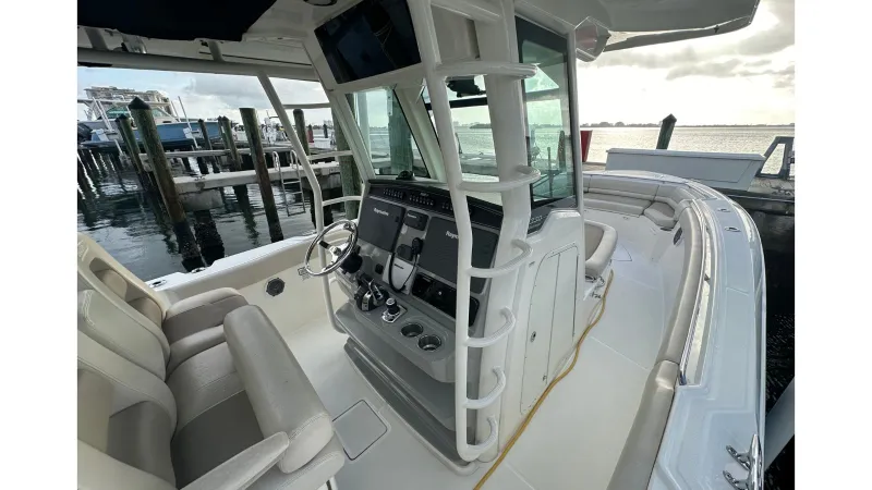 Slide: The Image of Boston Whaler 330 Outrage 2016 - 8