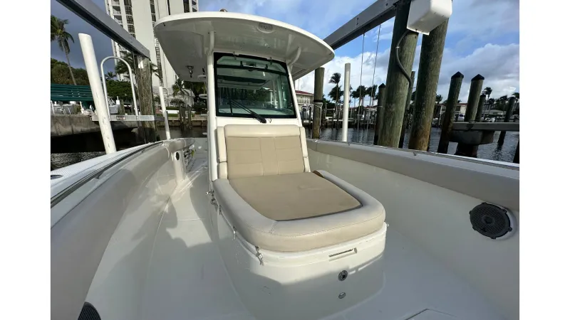 Slide: The Image of Boston Whaler 330 Outrage 2016 - 10