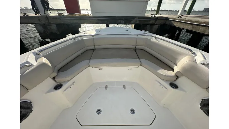 Slide: The Image of Boston Whaler 330 Outrage 2016 - 11