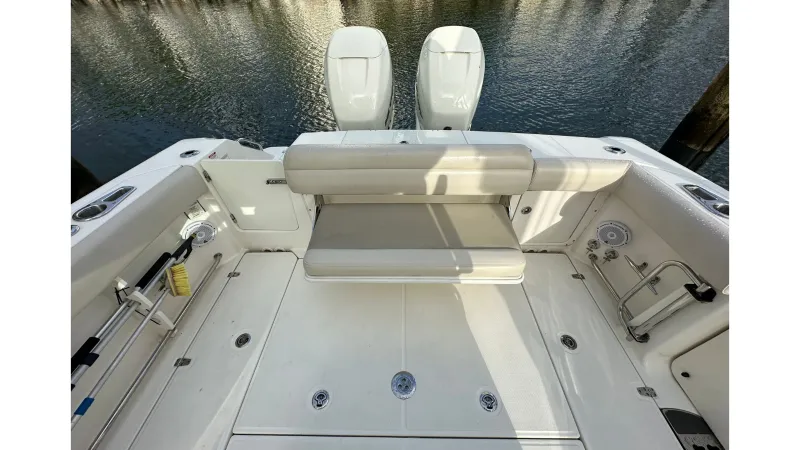 Slide: The Image of Boston Whaler 330 Outrage 2016 - 4