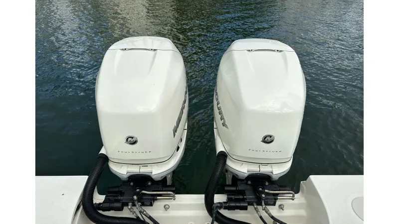 Slide: The Image of Boston Whaler 330 Outrage 2016 - 13