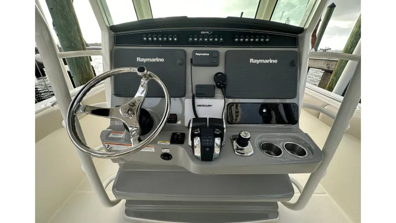 Slide: The Image of Boston Whaler 330 Outrage 2016 - 9