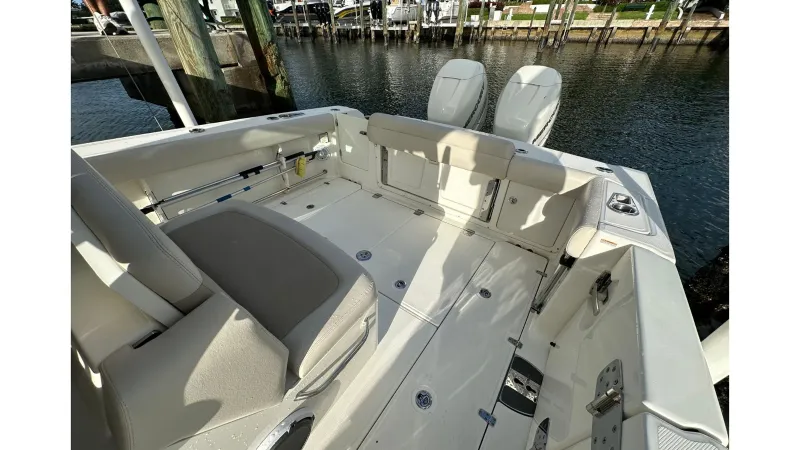 Slide: The Image of Boston Whaler 330 Outrage 2016 - 5