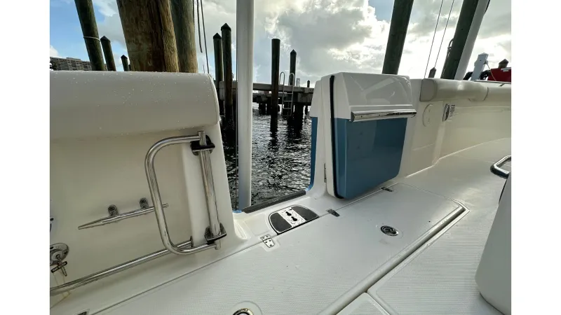 Slide: The Image of Boston Whaler 330 Outrage 2016 - 3