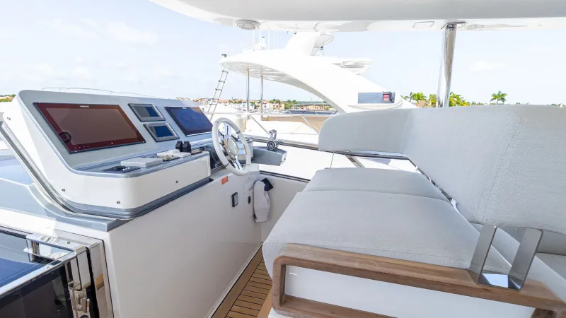 Slide: The Image of Azimut Grande 27 Metri 87 2018 - 10