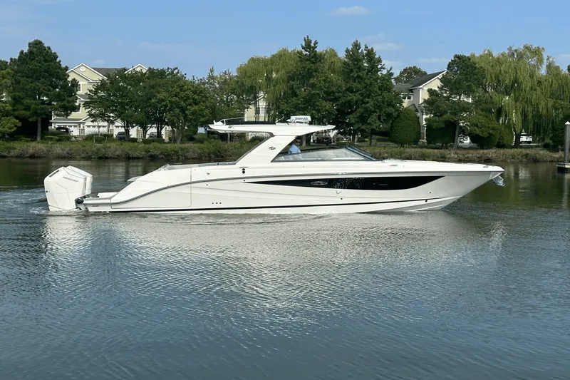 The Image of Sea Ray SLX 400 Outboard 2025 - 0