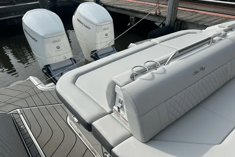 Slide: The Image of Sea Ray SLX 400 Outboard 2025 - 11