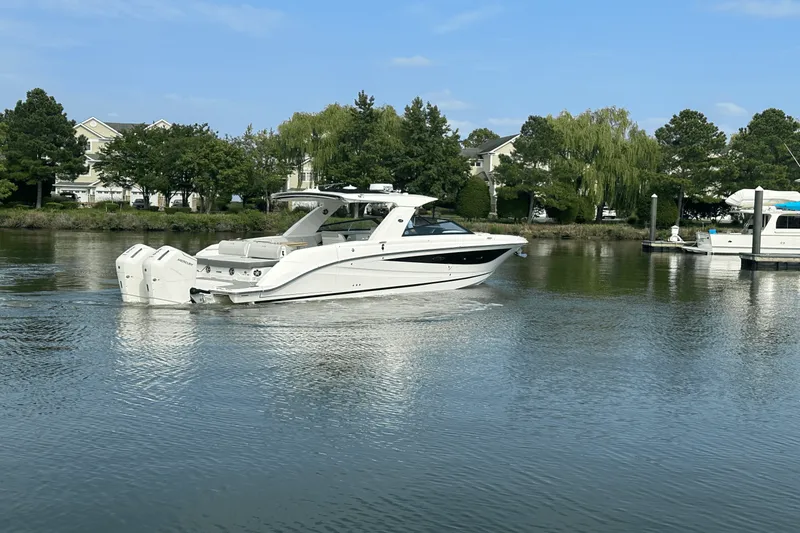 Slide: The Image of Sea Ray SLX 400 Outboard 2025 - 2