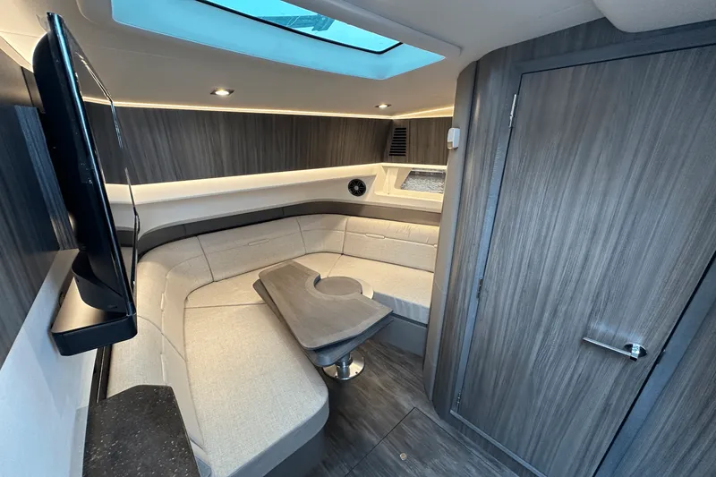 Slide: The Image of Sea Ray SLX 400 Outboard 2025 - 26