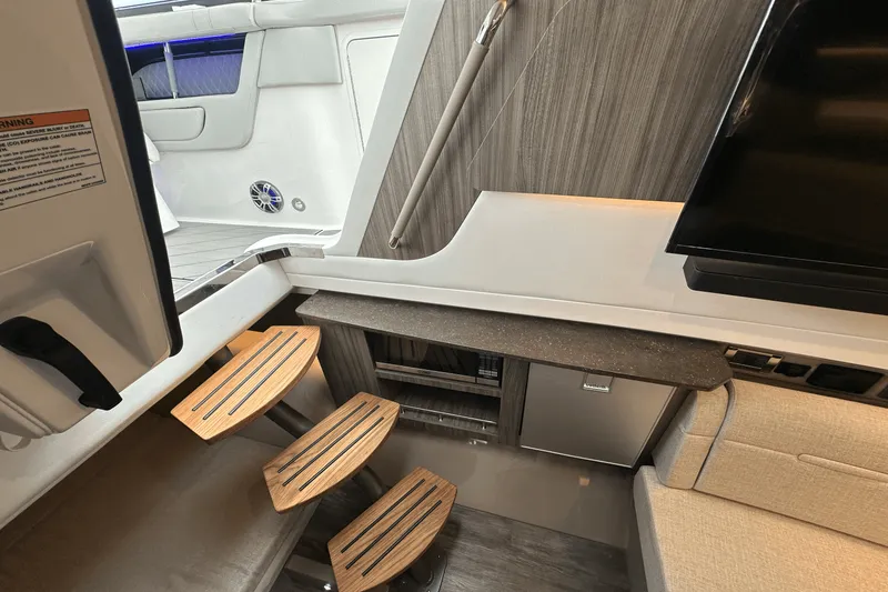 Slide: The Image of Sea Ray SLX 400 Outboard 2025 - 34