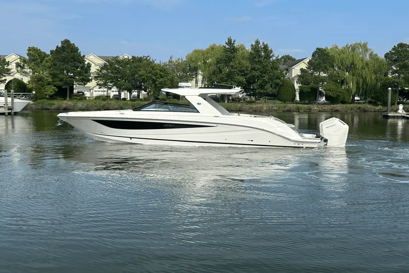 Slide: The Image of Sea Ray SLX 400 Outboard 2025 - 5