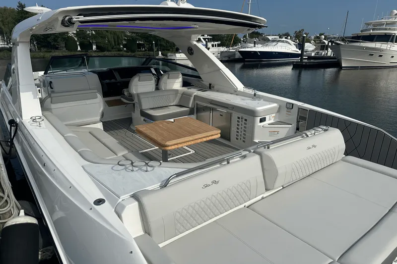 Slide: The Image of Sea Ray SLX 400 Outboard 2025 - 8